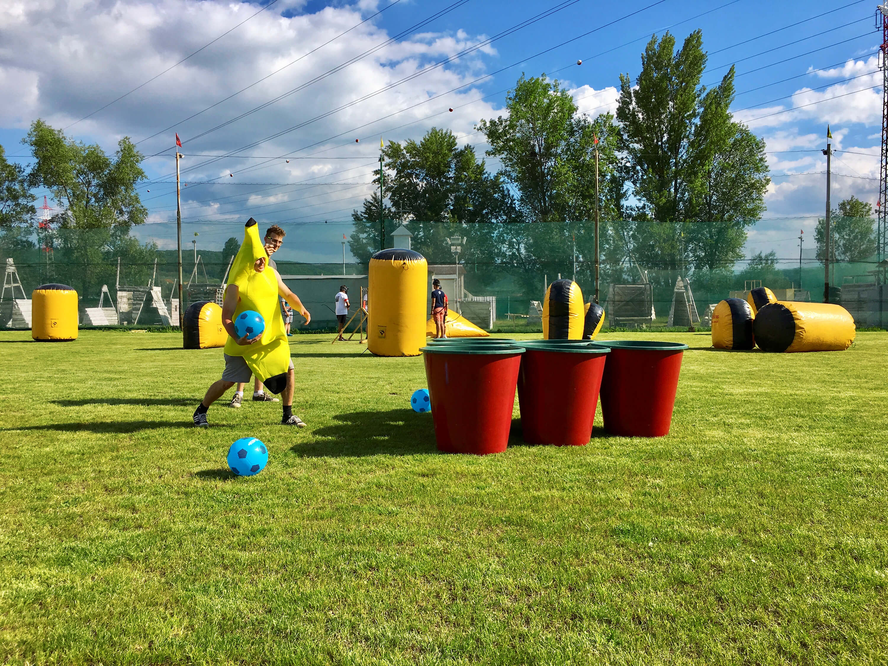 Giant beer pong - Fun experience Prague ActionPark.cz